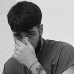 دانلود آهنگ تو خونه روبرویی یه دختر میشینه